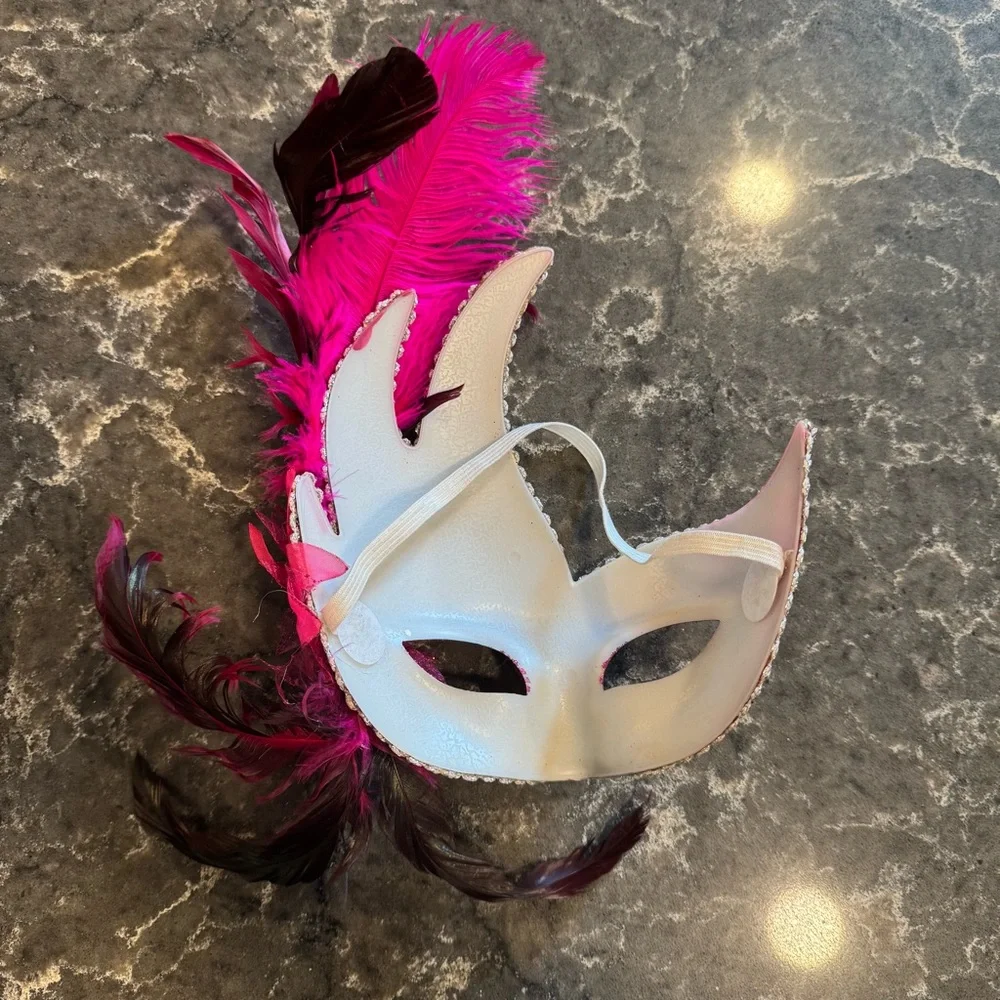 Party Mask/ Feather Masquerade Mask (Silver/Hot Pink)